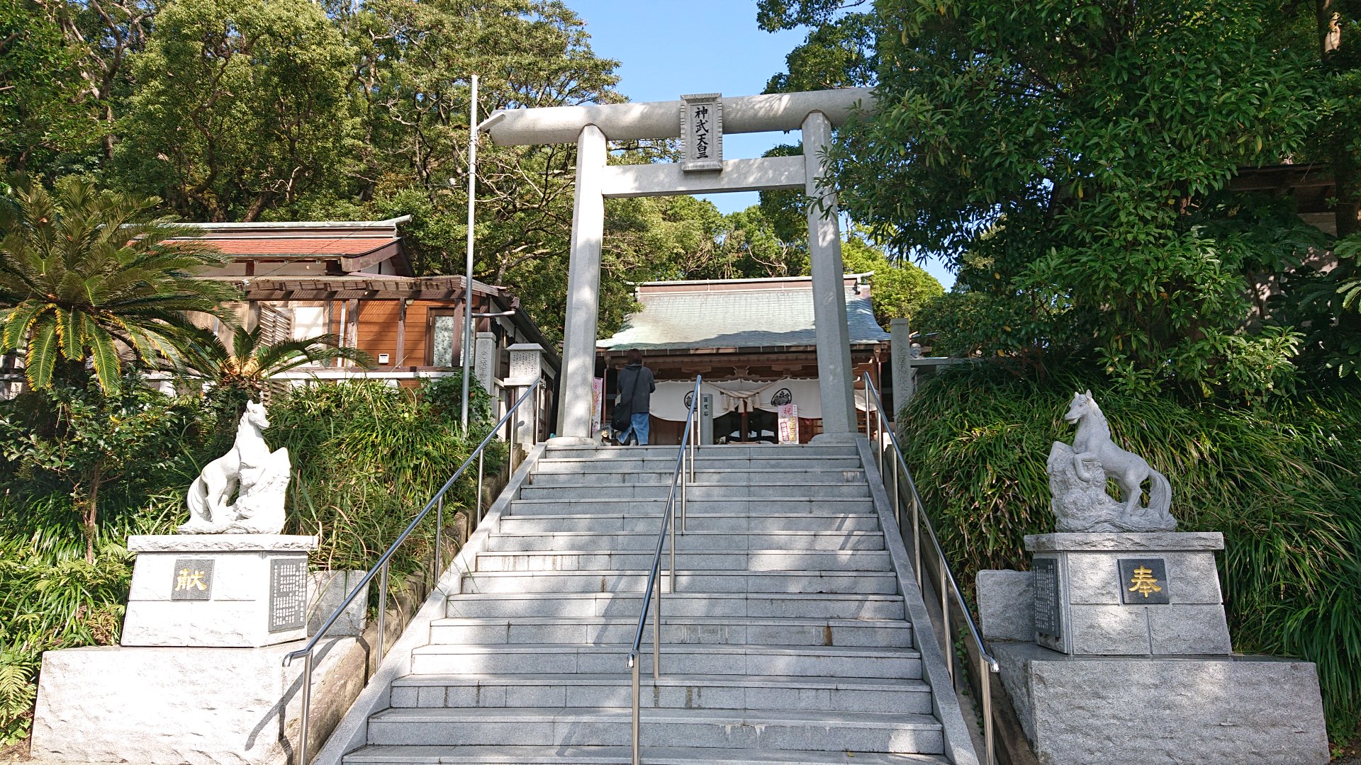 駒宮神社の拝殿正面